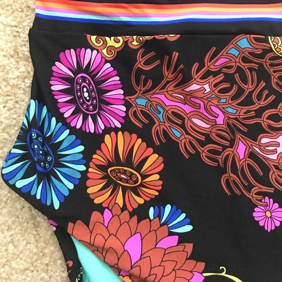 NWT $162 Trina Turk Electric Reef Plunging V-neck Swim 4 - Picture 5 of 9